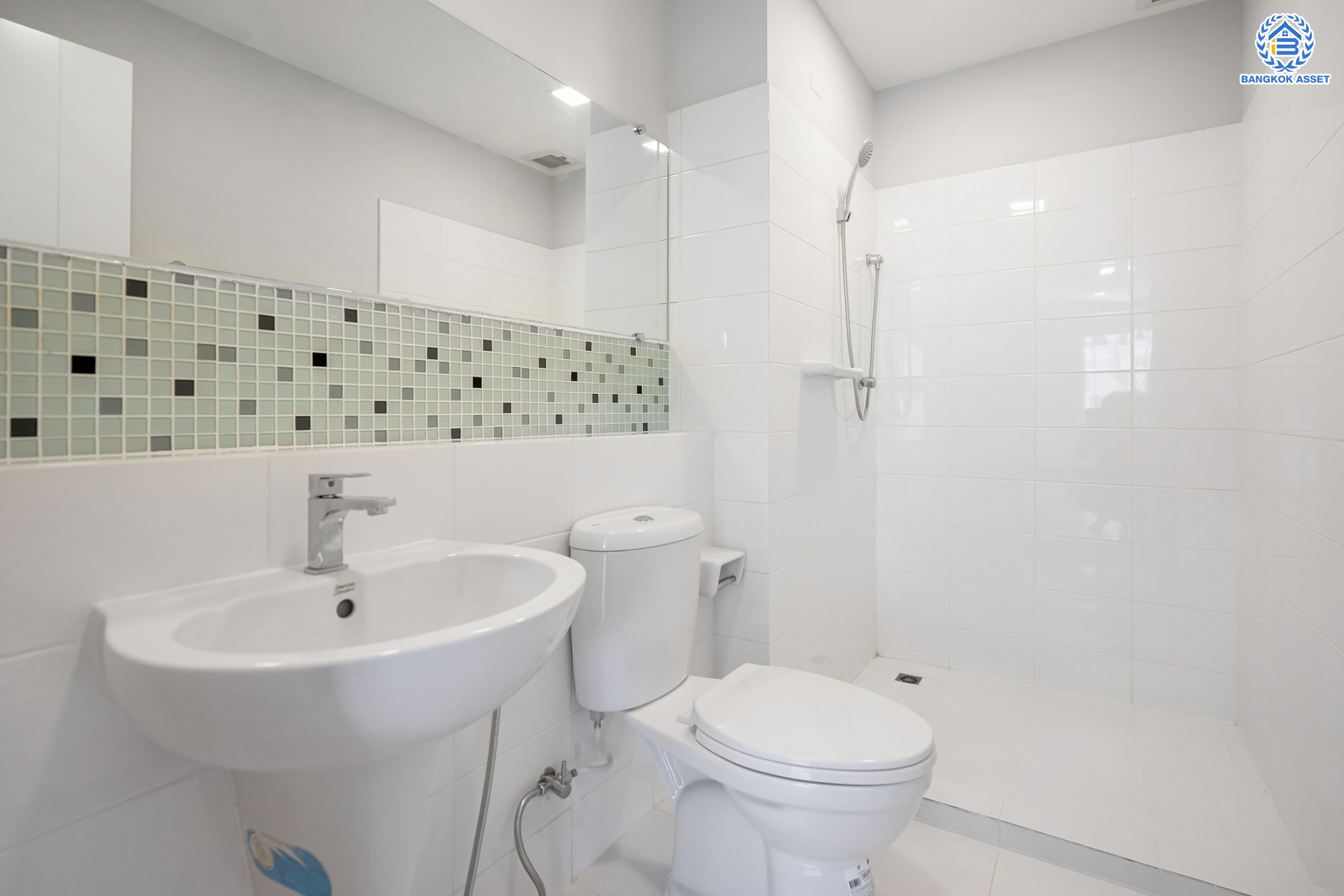 ทาวน์เฮ้าส์มือสอง 3 ชั้น ม.เดอะเทอเรซ ลาดพร้าว71 เนื้อที่ 21.6 ตร.ว. ฟังก์ชัน 3 ห้องนอน 4 ห้องน้ำ (ห้องนอนทุกห้องมีห้องน้ำในตัว) จอดรถได้ 2 คัน บนสุดยอดทำเลใจกลางเมือง! ตอบโจทย์ทุกไลฟ์สไตล์ ใจกลางห้างฯชั้นนำ เชื่อมต่อทั้งถนนเกษตร-นวมินทร์ , ลาดพร้าว , รัชโยธินฯ ใกล้ทางด่วนรามอินทรา เดินทางสะดวกสบาย ด้วยรถไฟฟ้าสายสีน้ำตาล "สถานีโรงเรียนสตรีวิทยา2"